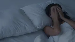 Dlaczego niezręczne wspomnienia przychodzą do głowy tuż przed snem