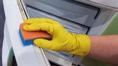 Jak skutecznie usunąć pleśń z uszczelki lodówki domowym sposobem