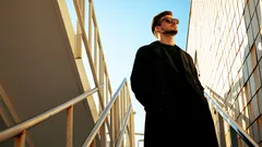 To nie tylko kwestia gustu: co oznacza noszenie zawsze czarnych ubrań według psychologii