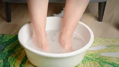 Idealny sposób na mycie stóp i unikanie nieprzyjemnych zapachów