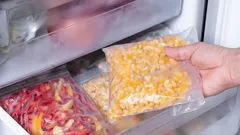 Jakich produktów nigdy nie powinniśmy mrozić, a mimo to gospodynie to robią