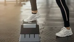 Idealne ćwiczenie na problemy z kolanami: jak wzmocnić nogi i pośladki bez nadmiernego obciążania stawów