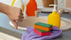 Pożegnaj gąbkę kuchenną: nowa opcja, która nie gromadzi zarazków ani bakterii