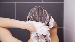 Co dodać do szamponu, aby włosy pozostawały czyste nawet przez 7 dni i szybko rosły