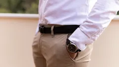 Co oznacza chodzenie z rękami w kieszeniach według psychologii