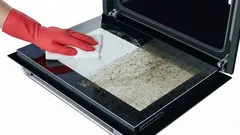 Jak skutecznie wyczyścić szybę piekarnika domowymi sposobami